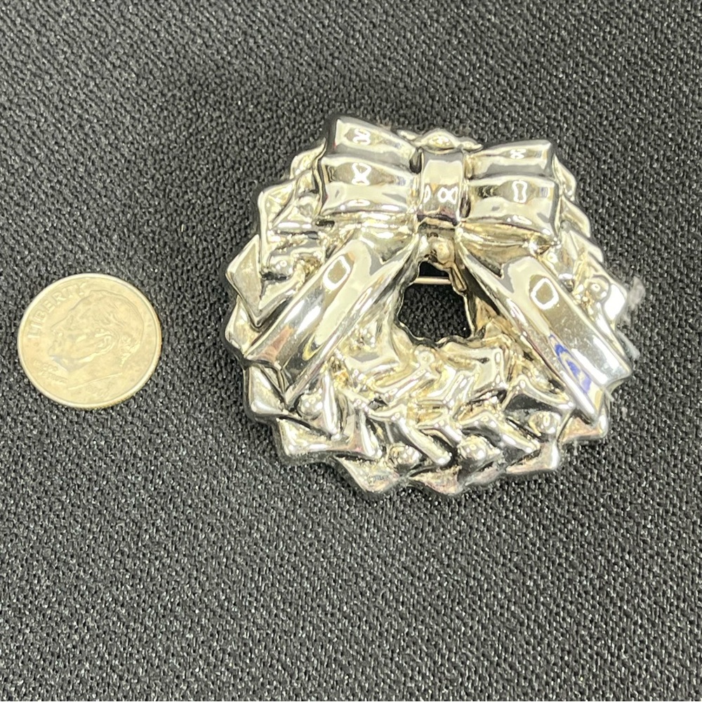 Vintage Silver Tone Christmas Wreath Brooch/Pendant